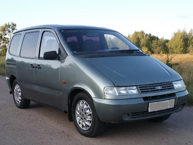 Глава АвтоВАЗа после интервью, где похвалился доминацией Lada на рынке авто, сел в Mercedes и уехал
