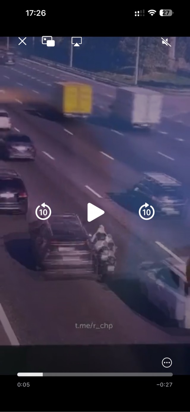 Плачет девушка в Инстаграме...