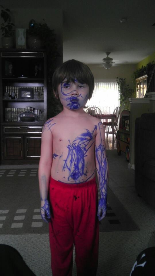 Мальчонка поиграл c маркером