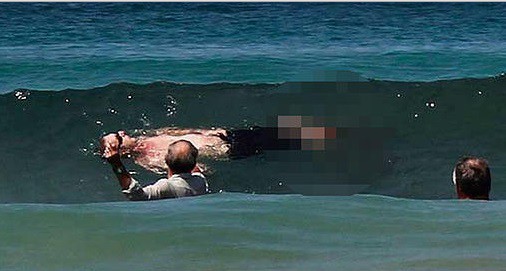 Австралиец забил насмерть акулу оторванной ногой