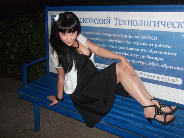 Я б навеки пошел за тобой Хоть в свои, хоть в чужие дали...