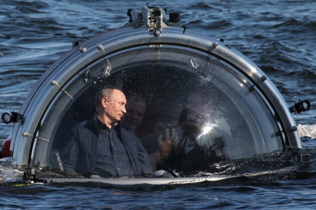 Плакат с Путиным на Манхеттенском мосту!