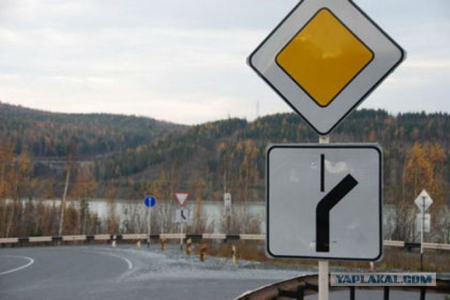 Кто уступает?