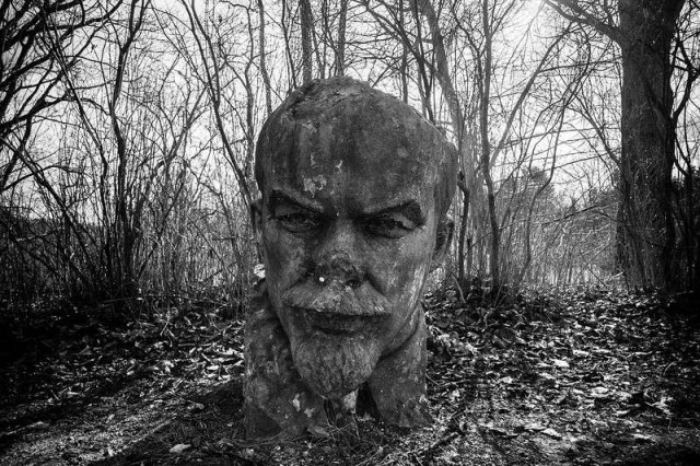 Самые странные памятники Ленину со всего света