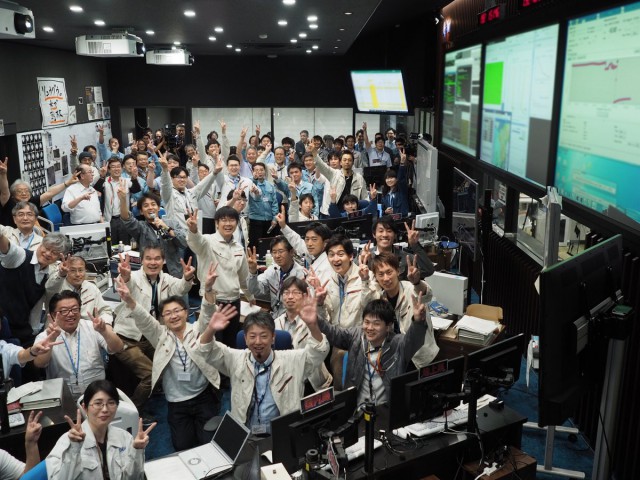 Японский космический зонд "Хаябуса-2" приземлился на астероиде Рюгу