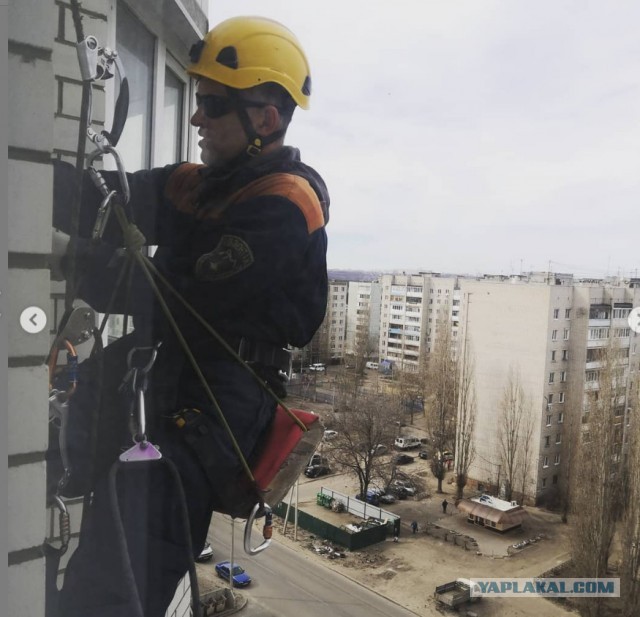 Пол протереть и покрывало в стирку кинуть