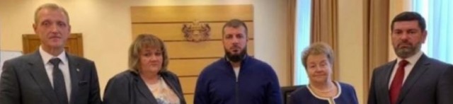 Власти Тюменской области заступились за девочку Айшу, которую не пускали в школу из-за платка