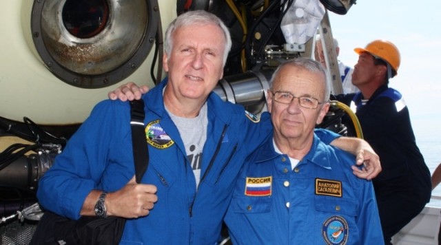 Кэмерон считает, что экипаж уже погиб