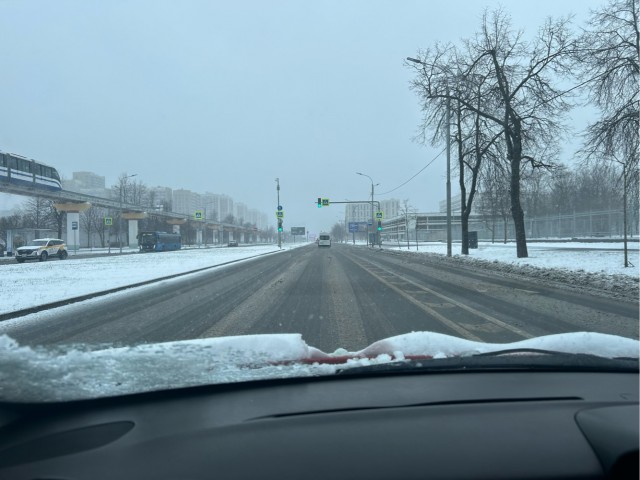 Москву завалило снегом. В столицу вернулась зима из-за циклона «Зион»