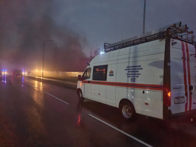 В Великом Новгороде ночью из-за грозы загорелась подстанция