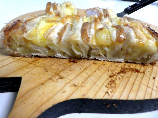 Пирог с сыром Бри