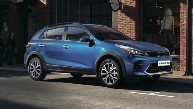 В России резко подскочили цены на бюджетные автомобили Solaris. Авто подорожали до 300 тыс. рублей
