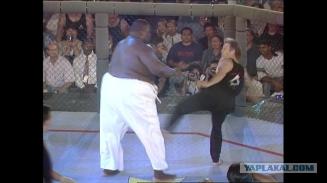UFC 1994 год. Тогда правила разрешали такие приёмы