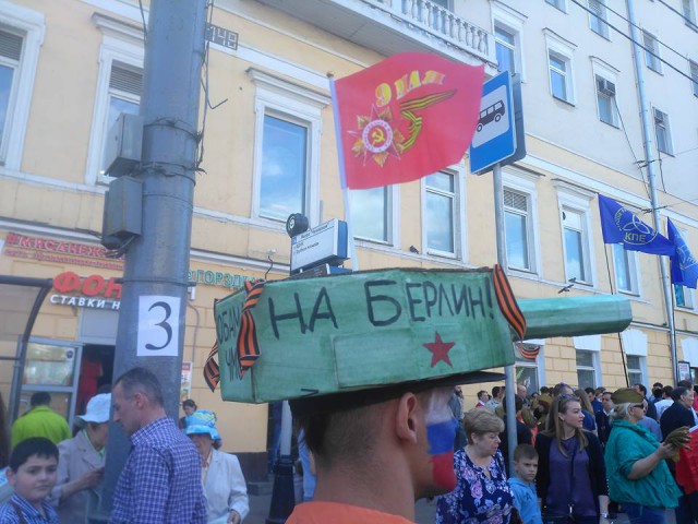 Поклонская с иконой Николая II приняла участие в акции "Бессмертный полк"