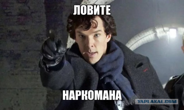 Водитель "Тианы" со спецсигналами устроил истерику на светофоре, чтобы его пропустил таксист