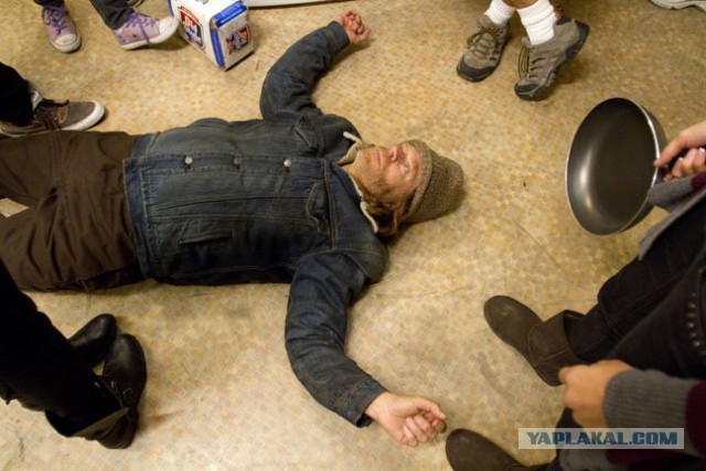 Голые танцы и драки: "пьяный батя" набирает популярность