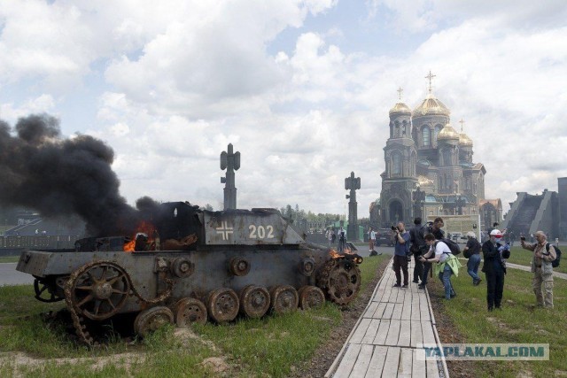 В Волгограде на башне танка Т-34 у развалин Тракторного завода появилась надпись «На Путина»
