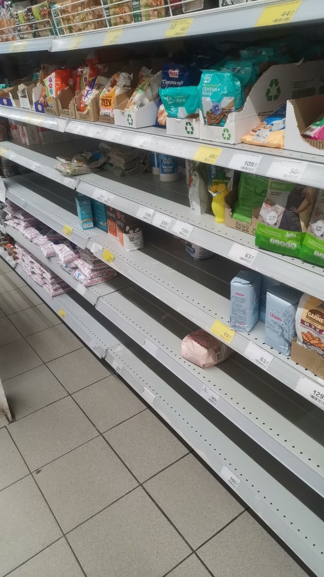 Сахарный песок в Ярославле стал дефицитом