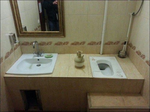 Подборочка странных туалетов.