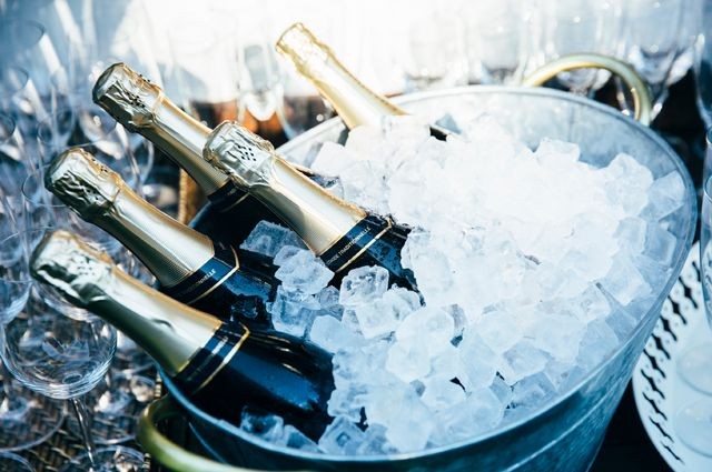 В Москве сыграли самую грустную свадьбу. Молодые остались без шампанского