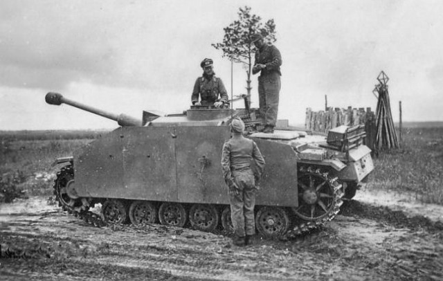 StuG III под кличкой "Гадюка", самая массовая в производстве с которой пришлось встретиться нашим дедам.