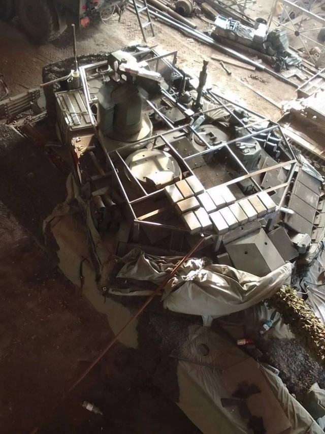 Т-90М «Прорыв» с защитным козырьком выдержал два попадания FPV-дронов