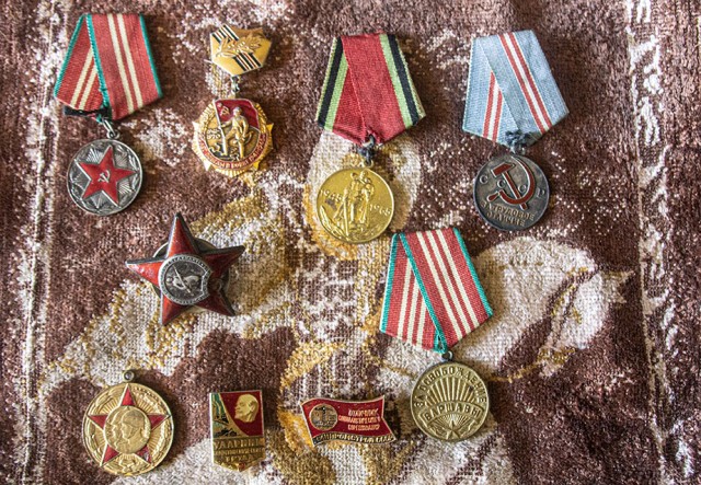 Нет в России семьи такой, где б не памятен был свой герой....