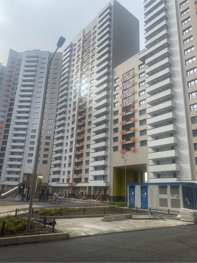 Управляющая компания ЖК «Царицыно» снова попыталась угодить жителям с новогодним декором, и снова — безуспешно.