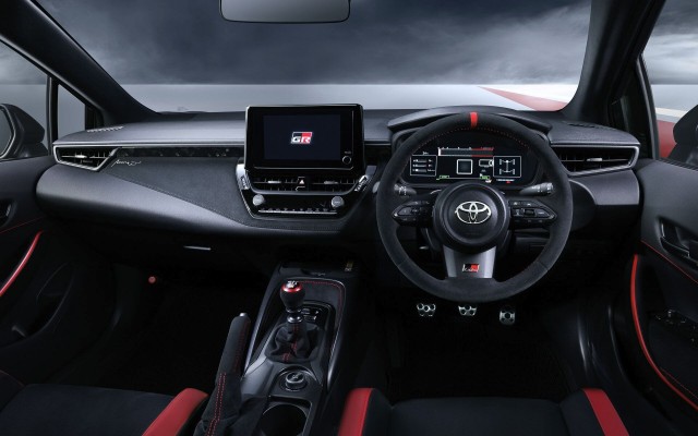 Тойота представила спортивную GRMN Corolla: 1,6 литровый турбомотор, 304 л.с., 415 Н*м. В продаже - в 2027 году