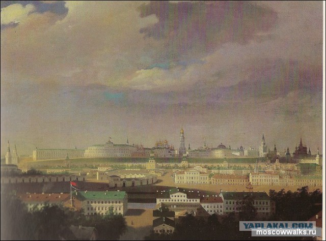 Когда Московский Кремль был красным, а когда белым?