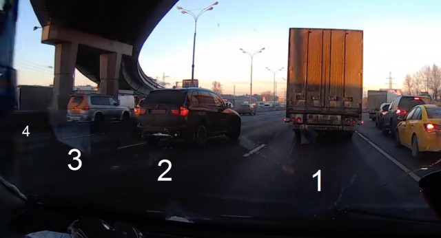 Смачно помог перестроиться BMW X5... Нефиг тупить на МКАД!