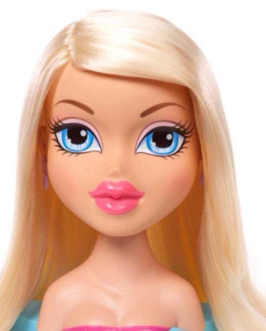 Неудачная попытка дедушки помыть куклу внучки