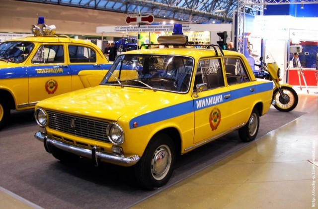 Медведев подписал постановление о новых цветах полицейских автомобилей