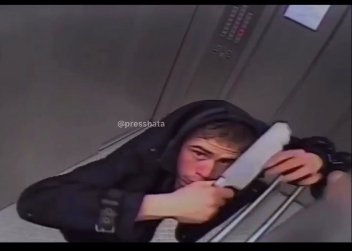 За 3 недели полицейским города Мурино так и не удалось найти вандала, разбившего камеру в лифте. Спасибо пользователям Интернета