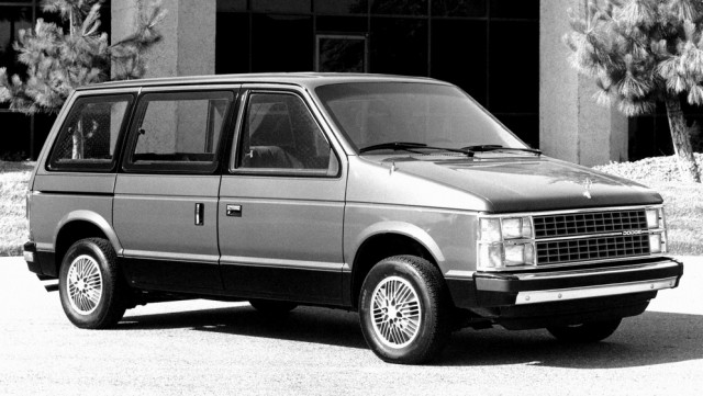 Второй триумф Ли Якокки и первый минивэн в истории: рождение Dodge Caravan