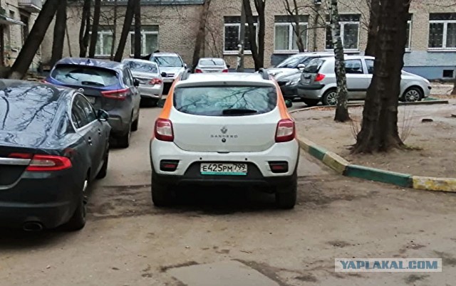 Снова отличился водитель каршеринга