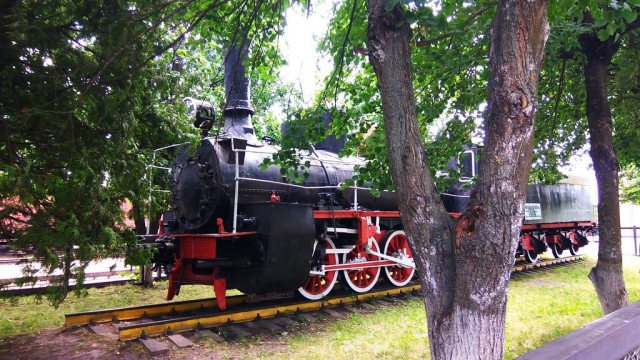 Памятник паровозу