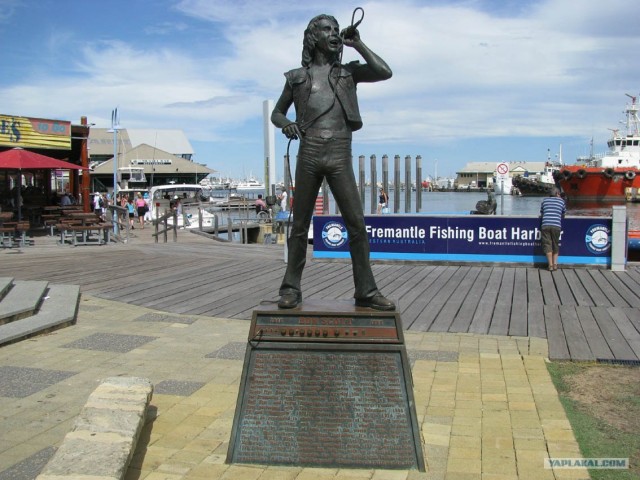 Могила Бона Скотта