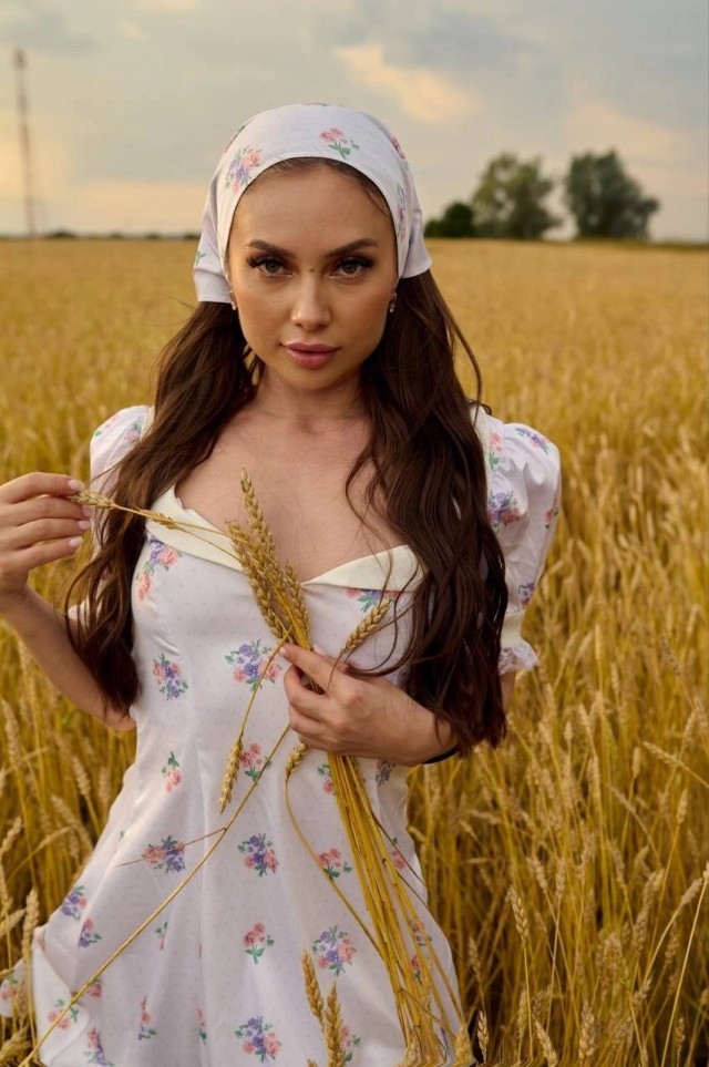 Глаза красивые, шальные и опасные. Бездонные, волшебные, прекрасные