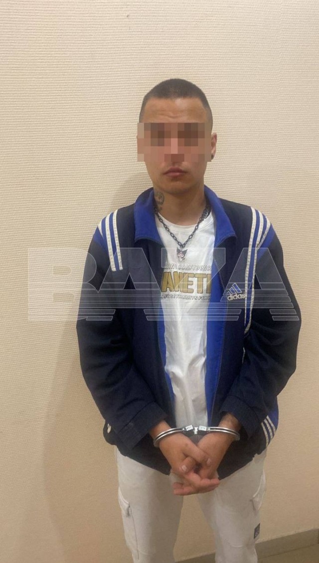 В Уфе несколько мужчин устроили  погром машины своего должника. Один из прохожих сделал им замечание. В ответ они ударили его ножом - пострадавший скончался от потери крови