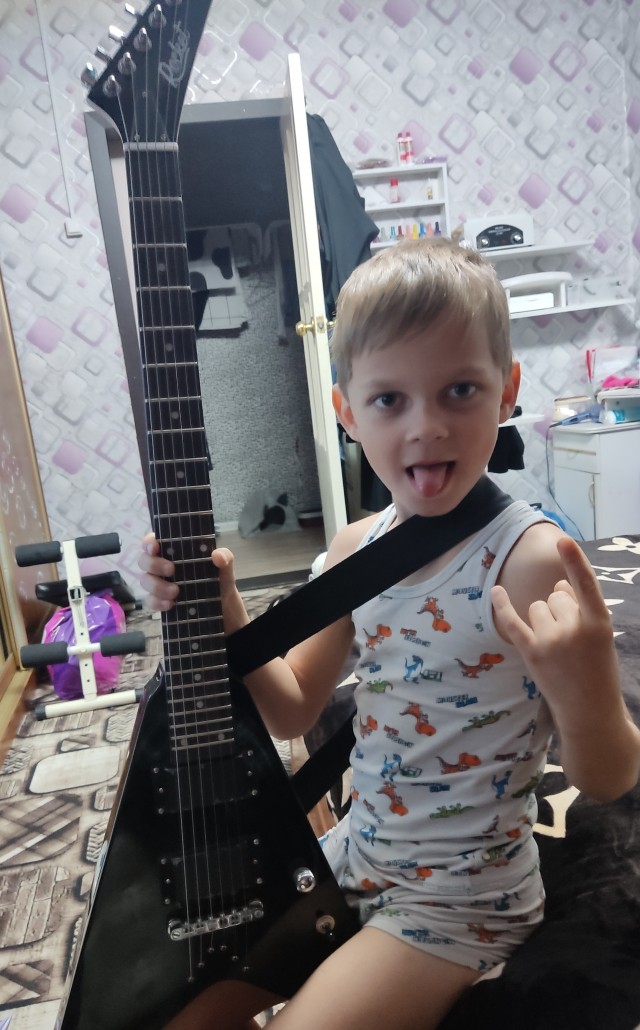 "Друзья, послушайте мою новую песню" (с)