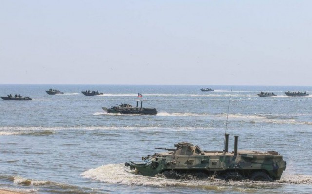 ДНР - учения по высадке морского десанта с моря
