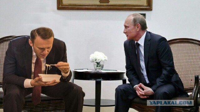 Фотошоп: А. Навальный и доширак
