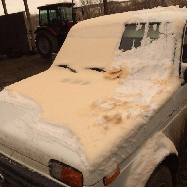 Снег на Красной Поляне стал красно-желтым. Отголоски пыльной бури с Крита?