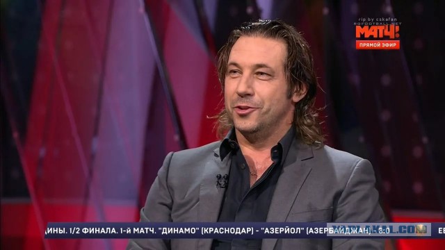 Диалоги о футболе, спорте, хобби.