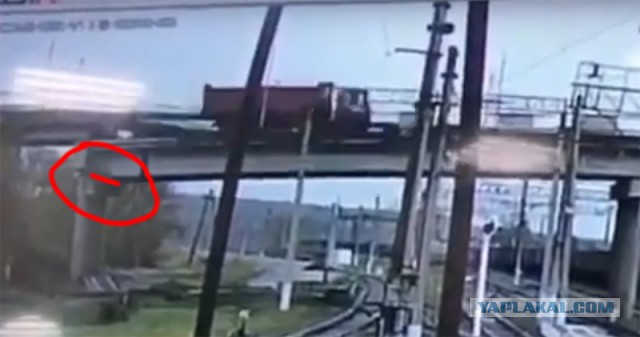 В городе Свободном виадук обрушился на железнодорожный состав