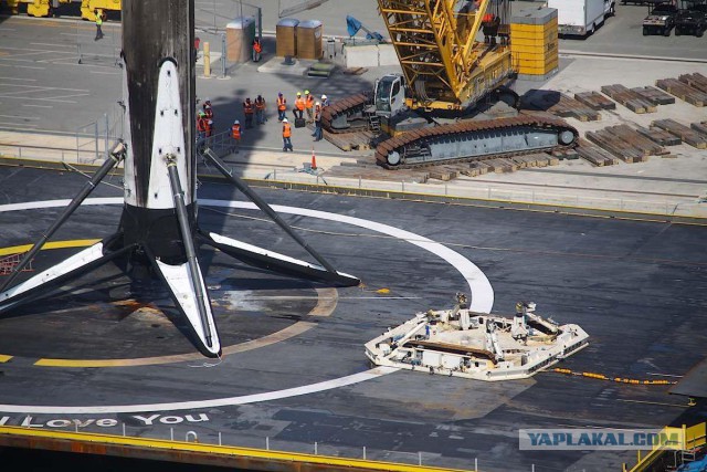 SpaceX запускает космический корабль Сrew Dragon
