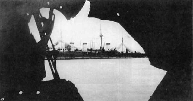 Крейсер «Аврора» в Маниле после Цусимского боя.1905 год