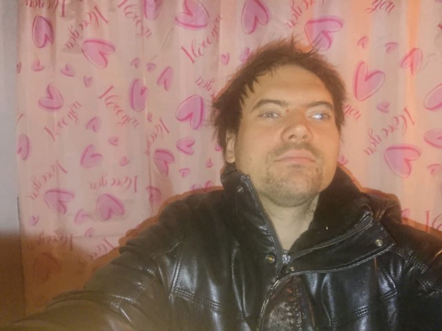 В Измайловском парке неизвестные начали издеваться над женщиной и распылили ей в лицо перцовый баллончик