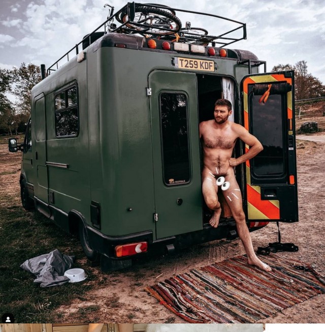 Британка погасила долг в £30 000, переделывая старые машины скорой помощи в мини-дома